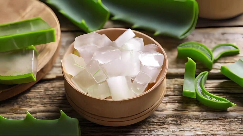 Benefits of applying aloe vera on face at night