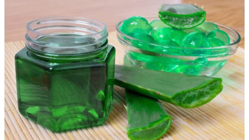 Benefits of applying aloe vera on face at night
